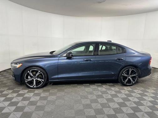 2024 Volvo S60 B5 Core Dark Theme