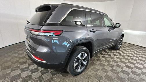 Baltic Gray Metallic Clearcoat 2022 Jeep Grand Cherokee 4xe Base