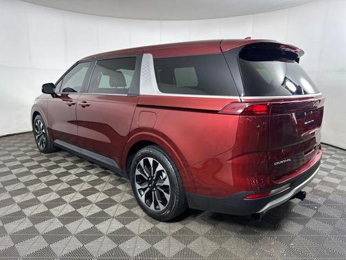 2024 Kia Carnival EX