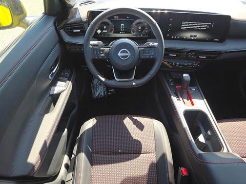 Yuzu Yellow/Super Black 2026 Nissan Kicks SR