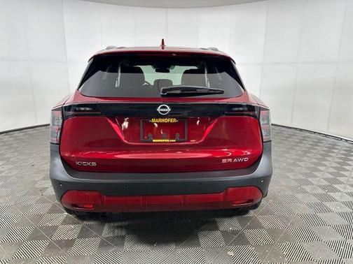 2025 Nissan Kicks SR