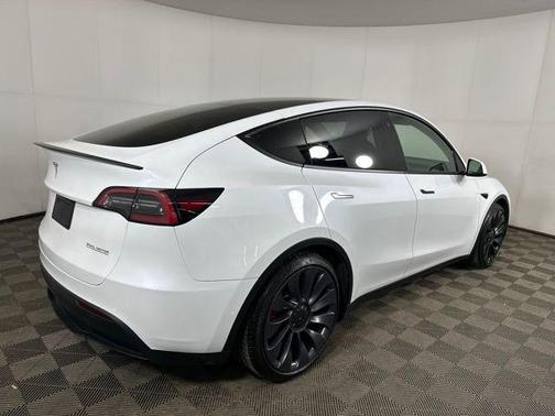 Pearl White Multi-Coat 2022 Tesla Model Y Performance Dual Motor All-Wheel Drive