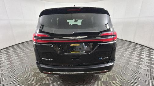 Diamond Black Crystal Pearlcoat 2024 Chrysler Pacifica Hybrid Select