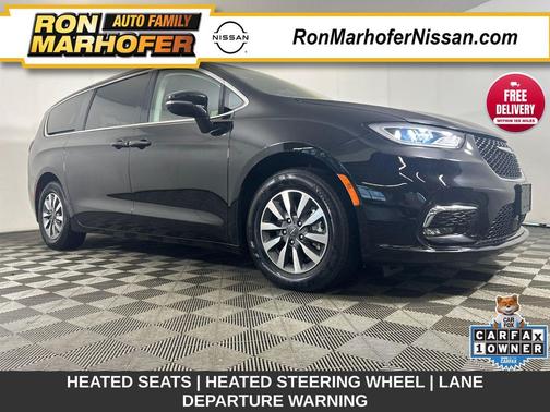 Diamond Black Crystal Pearlcoat 2024 Chrysler Pacifica Hybrid Select