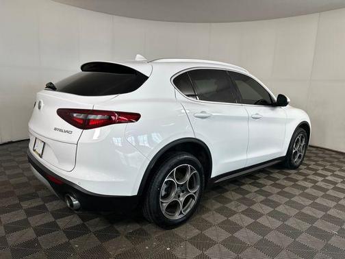 2020 Alfa Romeo Stelvio Base