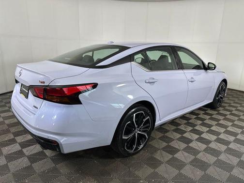 2025 Nissan Altima SR AWD