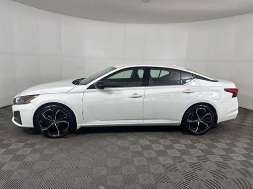 2025 Nissan Altima SR FWD