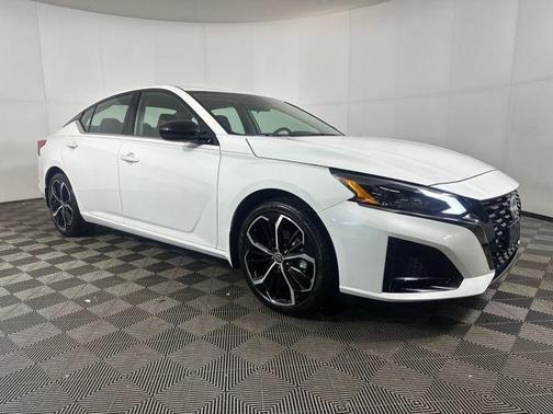 2025 Nissan Altima SR FWD