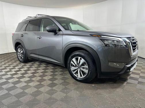2023 Nissan Pathfinder SL 4WD