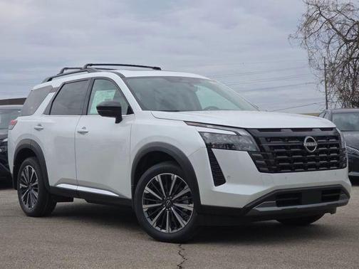 Everest White Pearl Tricoat 2026 Nissan Pathfinder Platinum
