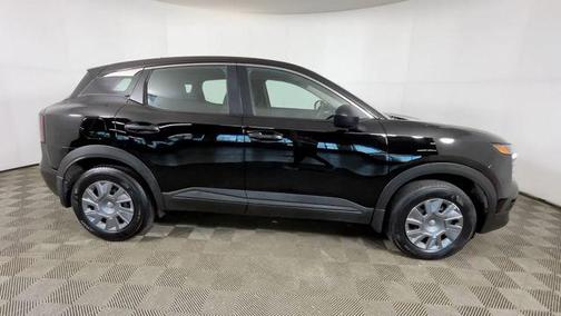 Super Black 2025 Nissan Kicks S