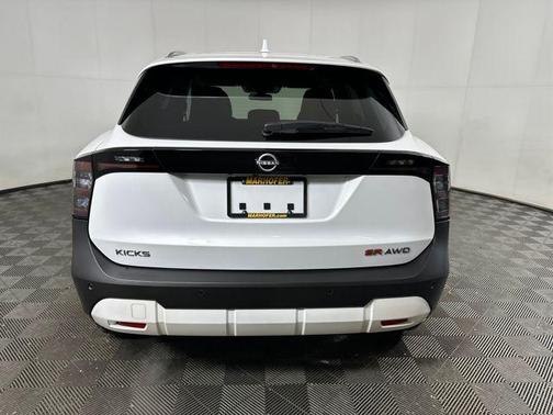 2025 Nissan Kicks SR