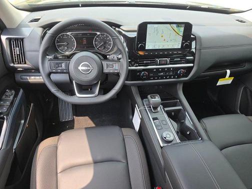 2025 Nissan Pathfinder SL 4WD