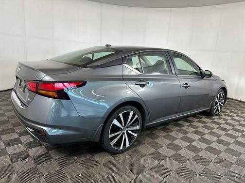 2022 Nissan Altima SR Intelligent AWD