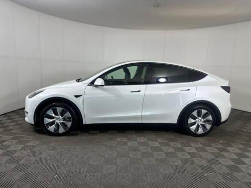 2022 Tesla Model Y Long Range Dual Motor All-Wheel Drive