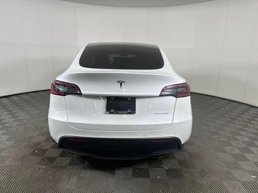2022 Tesla Model Y Long Range Dual Motor All-Wheel Drive