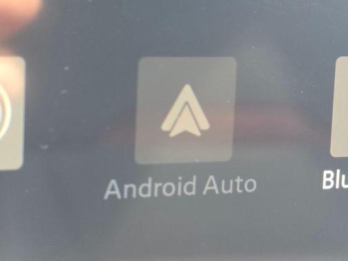 Yuzu Yellow Metallic/Super Black 2026 Nissan Kicks SR