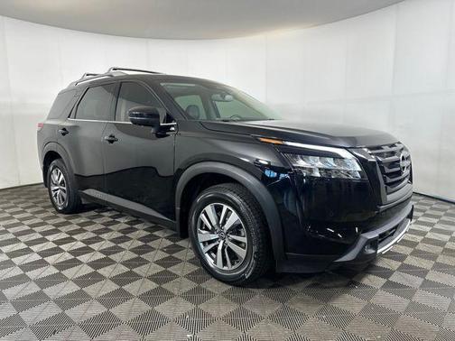 2022 Nissan Pathfinder SL 4WD