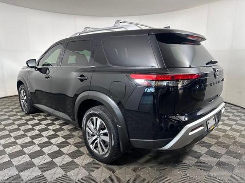 2022 Nissan Pathfinder SL 4WD