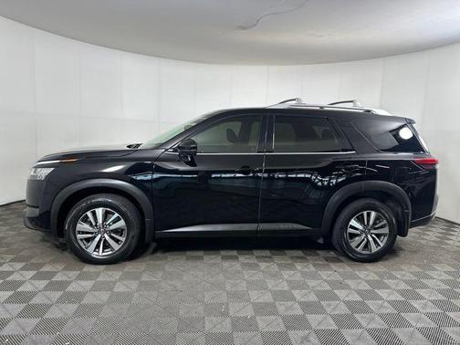 2022 Nissan Pathfinder SL 4WD