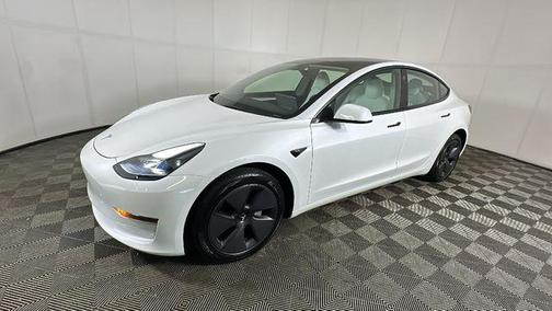 Pearl White Multi-Coat 2023 Tesla Model 3 Standard Range