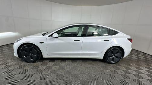 Pearl White Multi-Coat 2023 Tesla Model 3 Standard Range