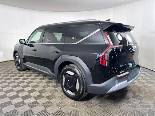 Aurora Black Pearl 2024 Kia EV9 Wind