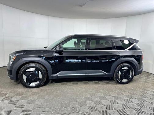 Aurora Black Pearl 2024 Kia EV9 Wind