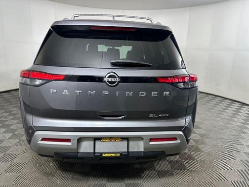 2023 Nissan Pathfinder SL 4WD