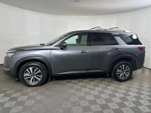 2023 Nissan Pathfinder SL 4WD
