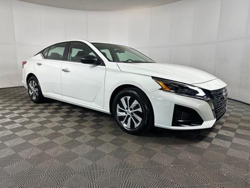 2025 Nissan Altima S FWD