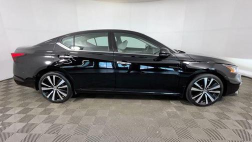 Super Black 2021 Nissan Altima Platinum Intelligent AWD