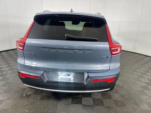 2021 Volvo XC40 T5 Momentum