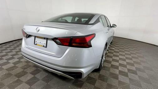 Brilliant Silver Metallic 2021 Nissan Altima S FWD