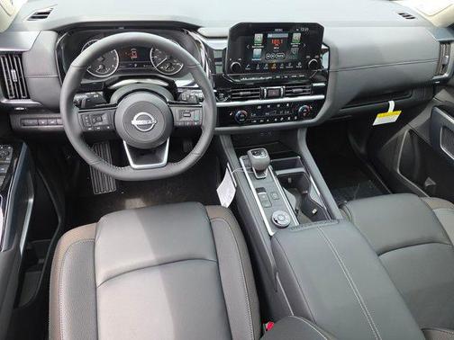2025 Nissan Pathfinder SL 4WD