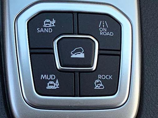 Glacier White 2026 Nissan Frontier SV