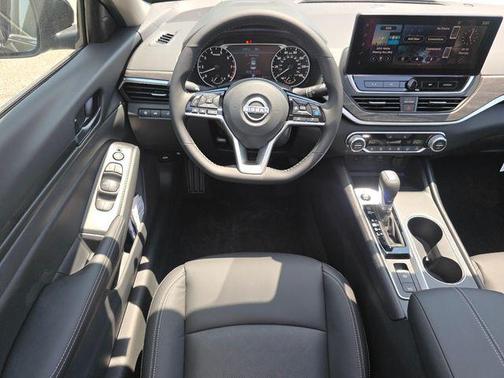 Super Black Clearcoat 2026 Nissan Altima 2.5 SV