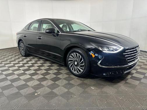 2023 Hyundai SONATA Hybrid SE