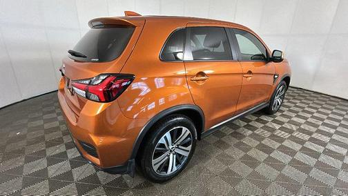 Sunshine Orange Metallic 2024 Mitsubishi Outlander Sport 2.0 ES