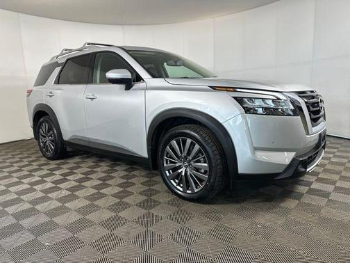 2022 Nissan Pathfinder SL 4WD