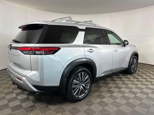 2022 Nissan Pathfinder SL 4WD