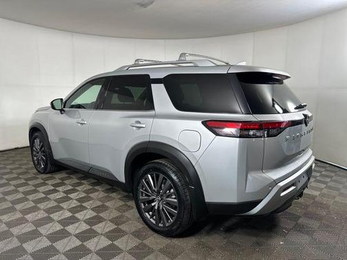 2022 Nissan Pathfinder SL 4WD