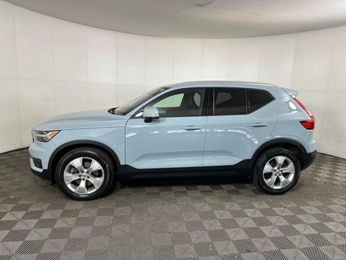 2019 Volvo XC40 T5 Momentum