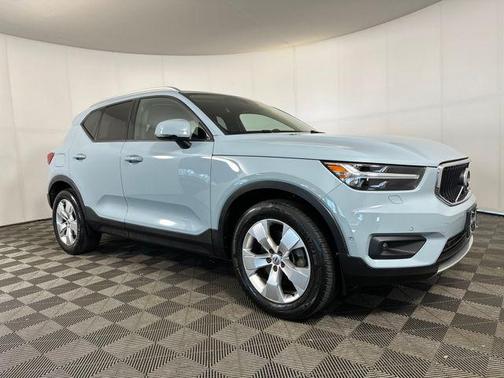 2019 Volvo XC40 T5 Momentum