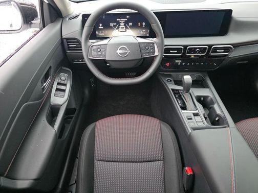 Aspen White Tricoat/Super Black 2026 Nissan Sentra SR