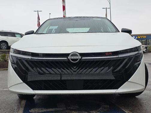 Aspen White Tricoat/Super Black 2026 Nissan Sentra SR