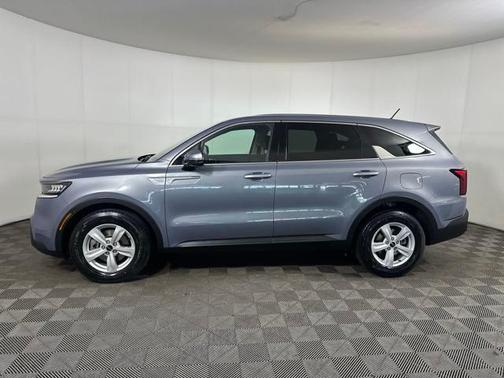 2022 Kia Sorento LX