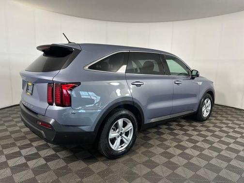2022 Kia Sorento LX