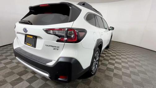Crystal White Pearl 2023 Subaru Outback Limited XT