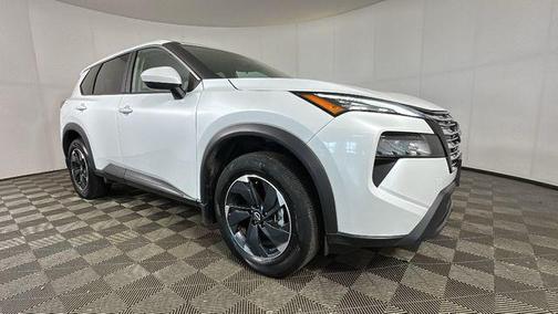 Everest White Pearl 2024 Nissan Rogue SV